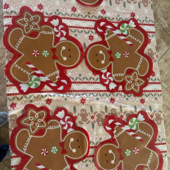 Preowned Gingerbread Vinyl Placemats Set of 6 + Fabric Oval Tablecloth 82” x 60” - Picture 5 of 8